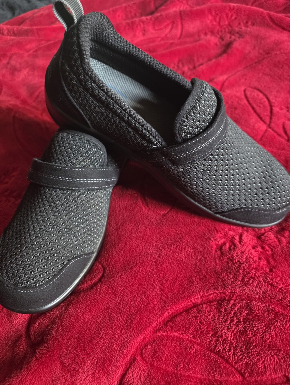 ORTHOFEET Comfort Knit Slip-On Walking Shoes in Black